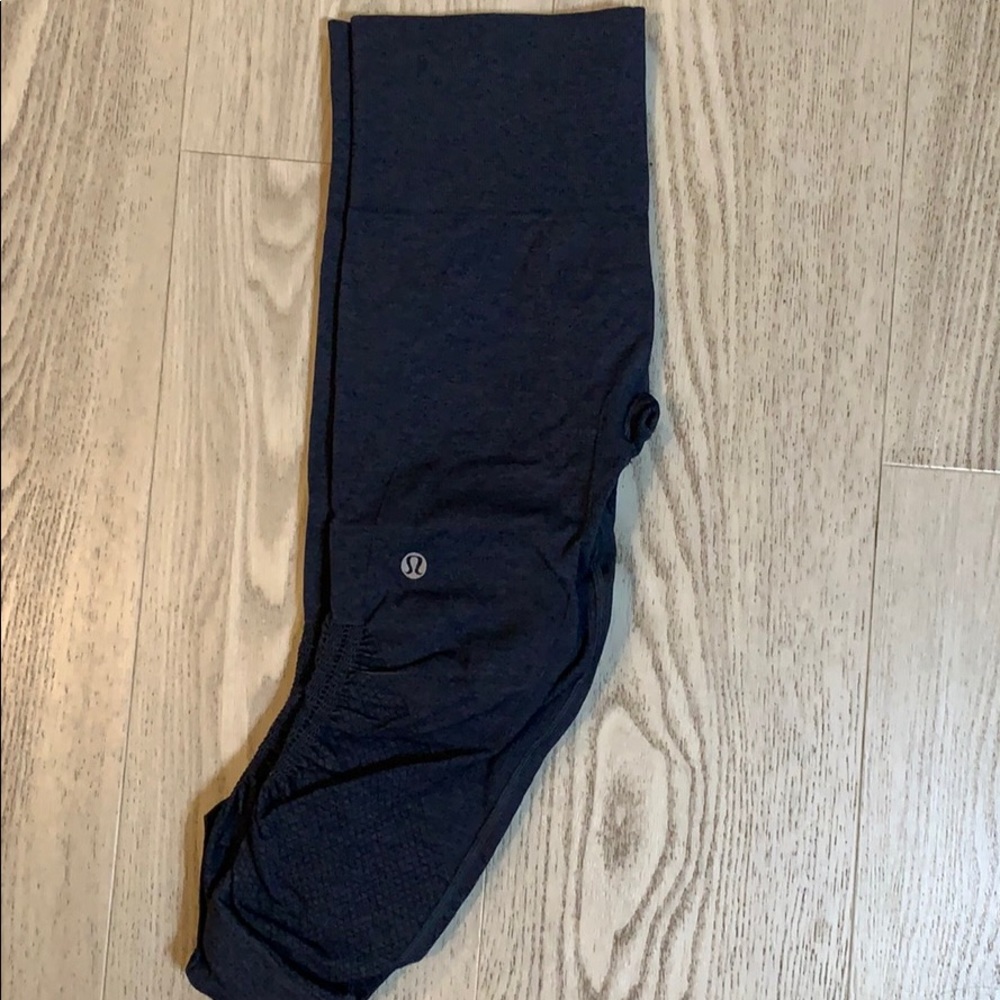 Women’s navy blue size 4 lulu leggings
